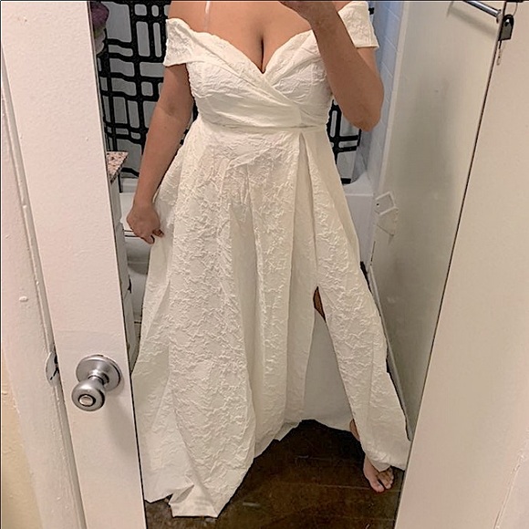 Dresses & Skirts - White Gorgeous Tea-Length Bridal dress